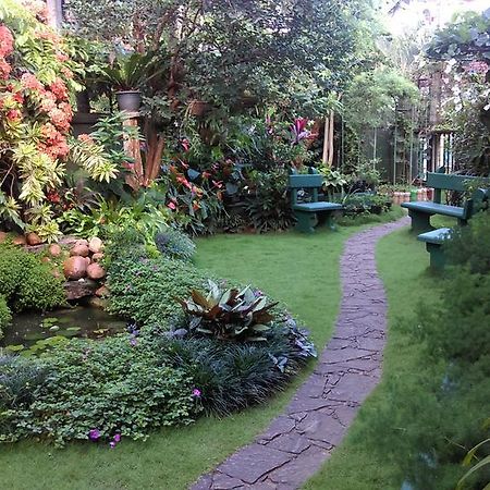 Glory Homestay Канди Екстериор снимка