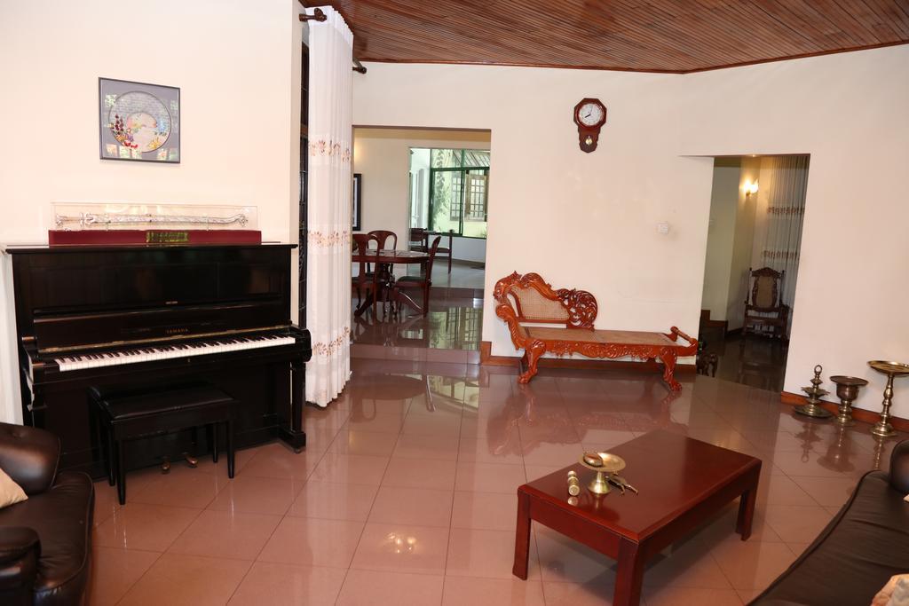 Glory Homestay Канди Екстериор снимка