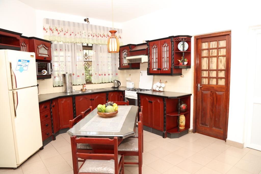 Glory Homestay Канди Екстериор снимка