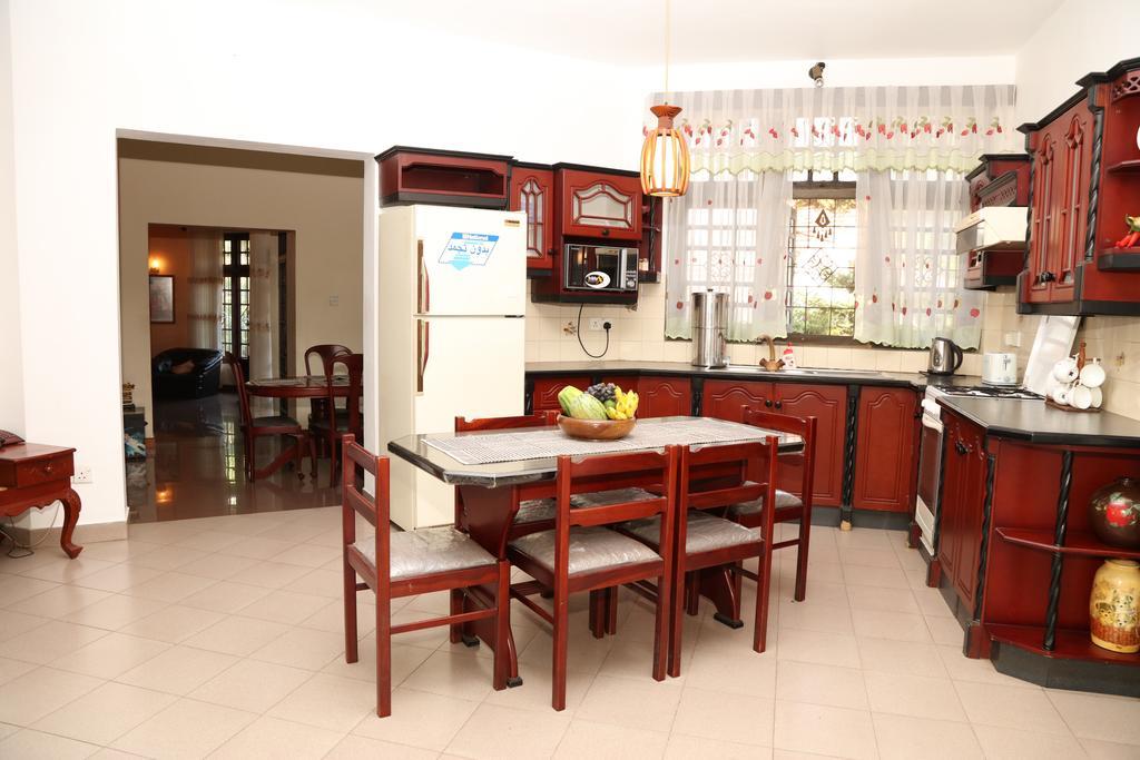 Glory Homestay Канди Екстериор снимка