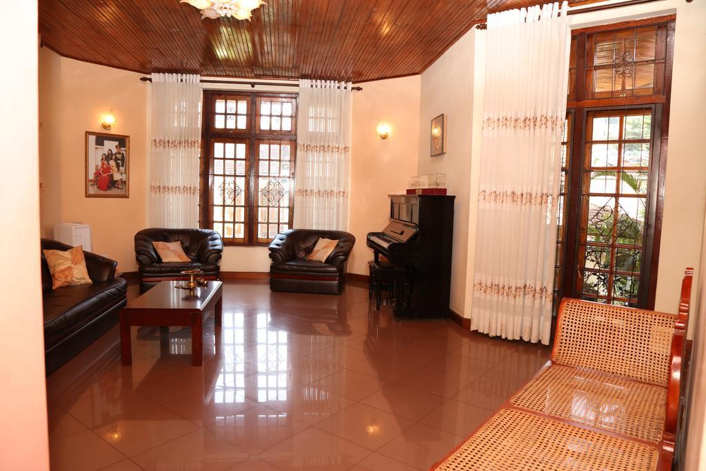 Glory Homestay Канди Екстериор снимка