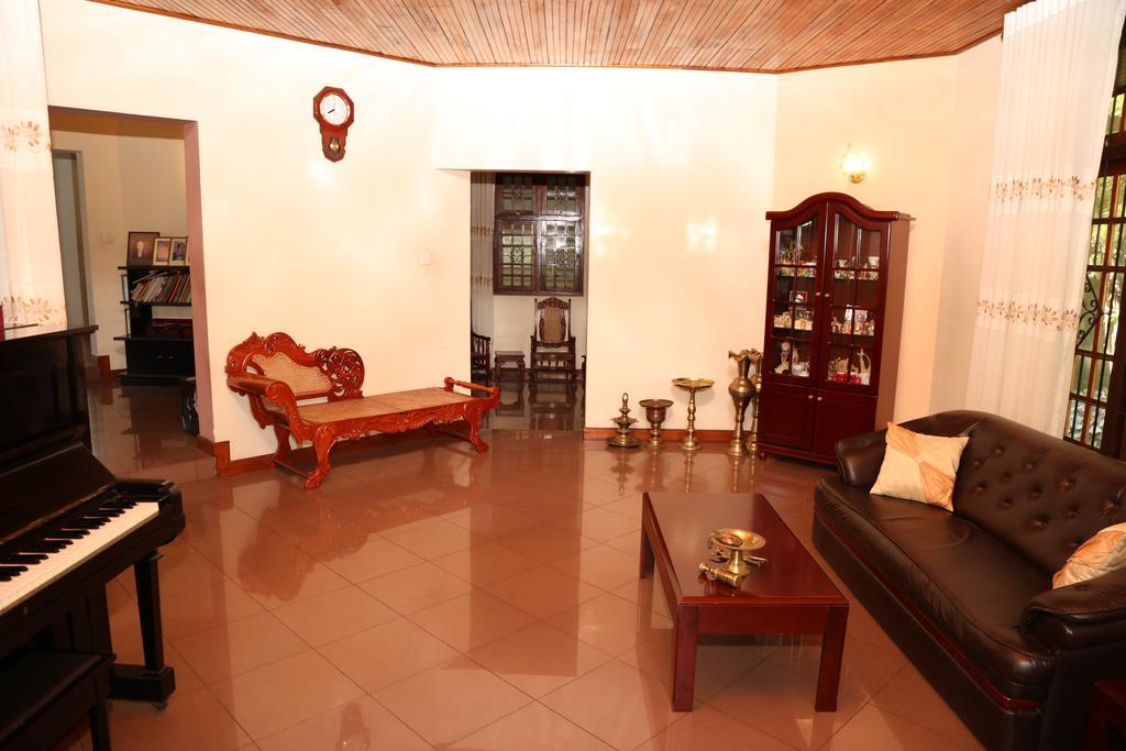 Glory Homestay Канди Екстериор снимка