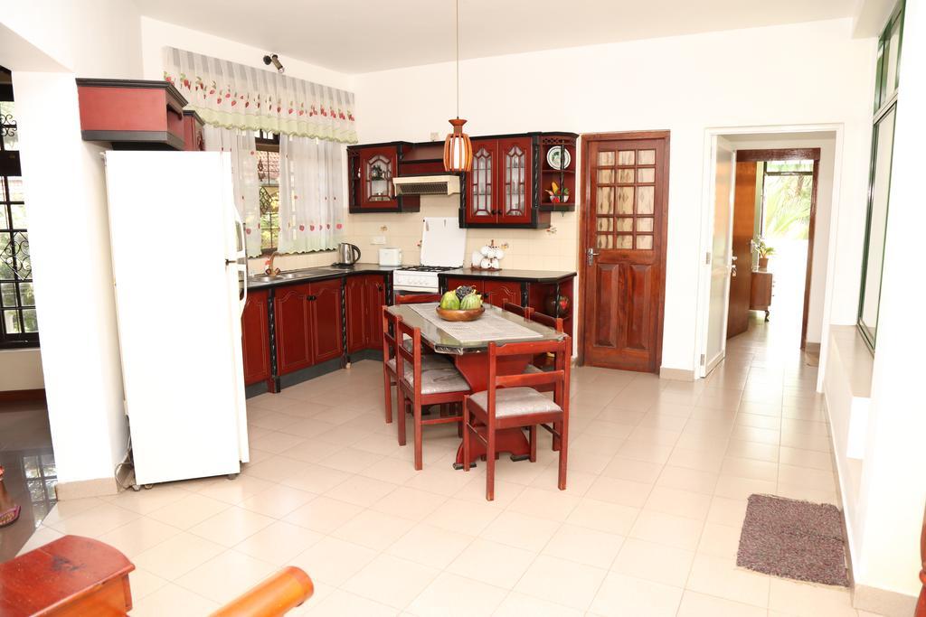 Glory Homestay Канди Екстериор снимка
